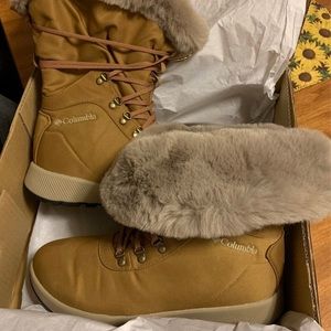 Slope side village Omni-heat hi boots by Columbia.